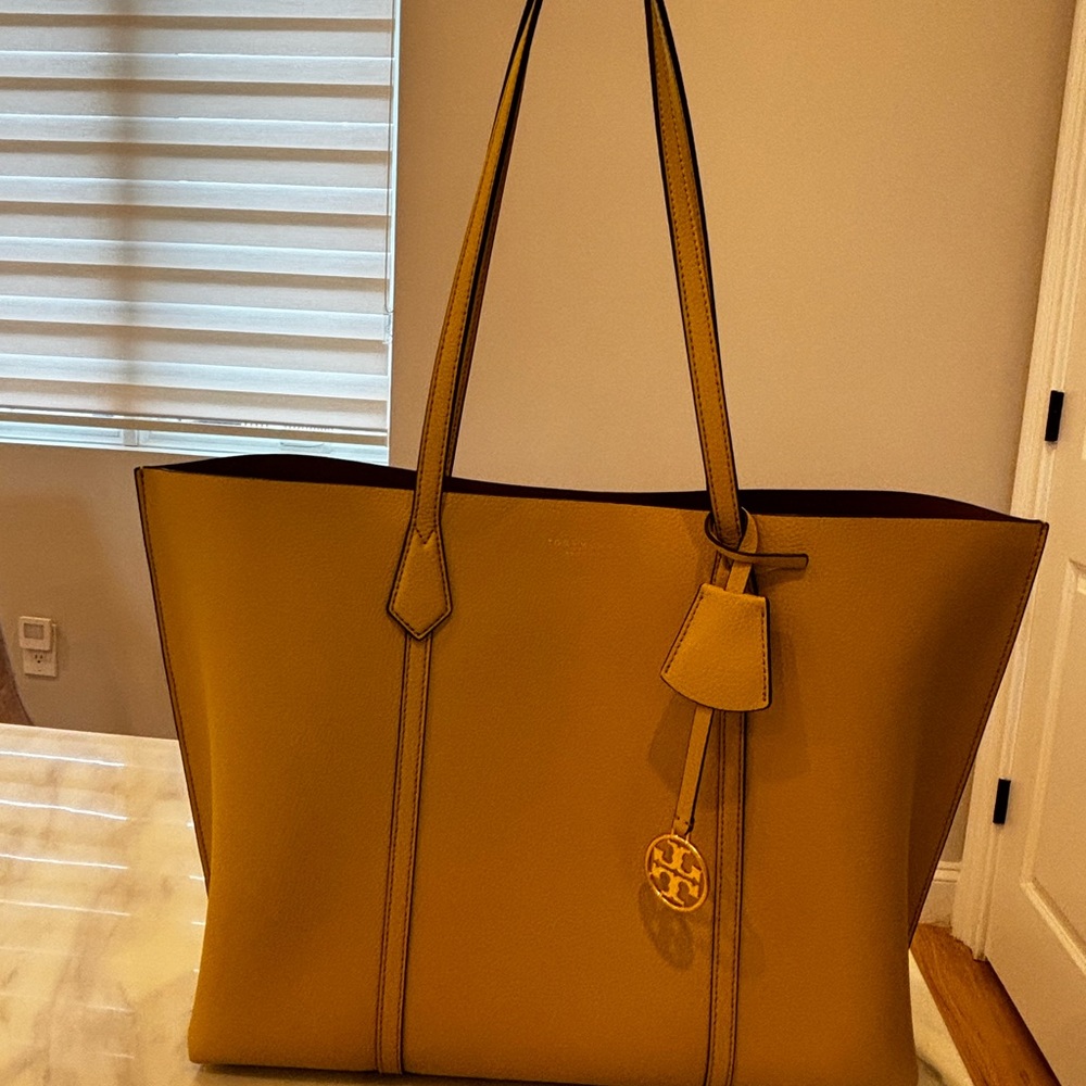 New - Tory Burch Tote. - Picture 2 of 8